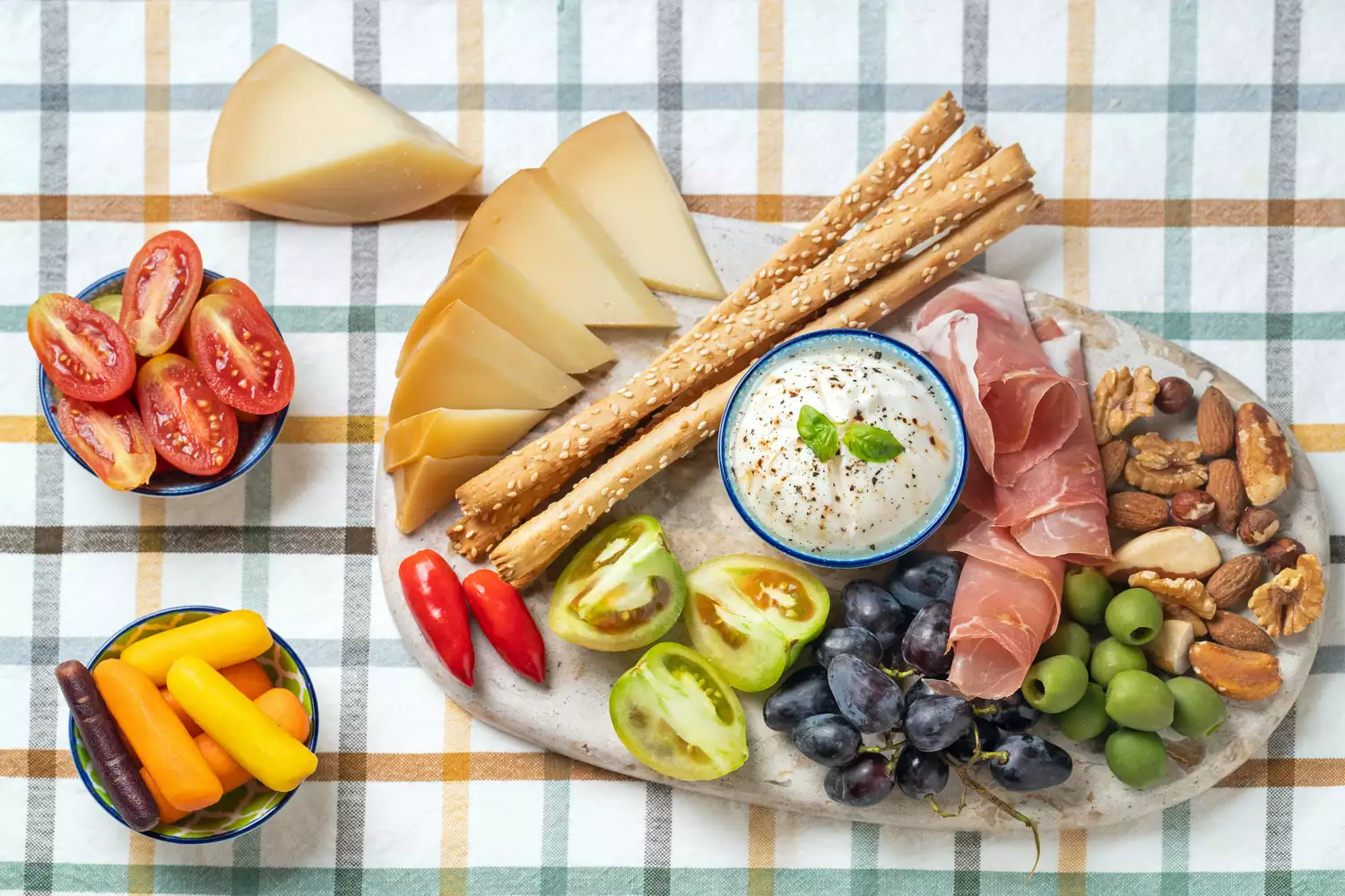 How to Turn a Charcuterie Board Into a Healthy Dinner, According to a Registered Dietitian