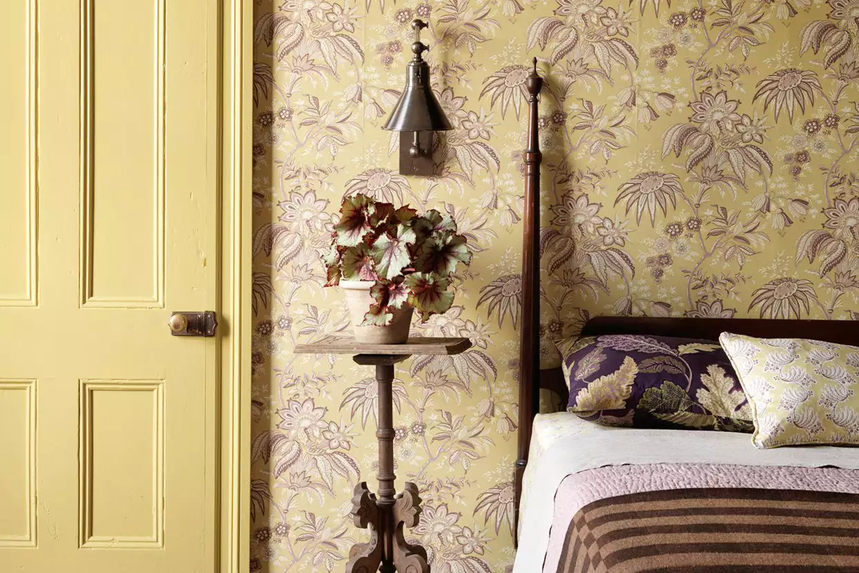 3 Easy Ways to Remove Wallpaper—Without Damaging Your Walls